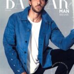 Chay Suede Instagram - Anunciamos hoje a primeira edição de @BazaarManBR. Para a nossa estreia, convidamos @chay Suede para estrelar a capa e um editorial exclusivos - neste clique, ele usa look total @poloralphlauren. Chay, aliás, vem subvertendo o mundo televisivo com seu mocinho de aspiração a vilão em "Travessia", novela das 21h, da Globo. Tem gravado "loucamente" para dar conta da jornada dupla que é administrar as personalidades de Ari. Além da novela, sua rotina reserva (um bom) tempo para a família. Isso inclui a atriz Laura Neiva, sua mulher, e os filhos José e Maria. Um lado empresário vem surgindo, com coleção de joias a caminho. Todas as novidades sobre o artista você encontra na entrevista que está no link da bio. Acesse! #BazaarMan #BazaarDezembro * Fotografia: @gil_inoue Direção de arte: @thiagobatistaart Styling: @thiagobiagi Texto: @aloister Beleza: @bobestvo Produção de moda: @lago.felipe, @fabosafabosa e @rafhacastro Produção executiva: @jvmb011 (@zucahub) Assistente de moda: Maria Siqueira Tratamento de imagem: @altretouch