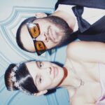 Chay Suede Instagram - O amor da minha vida fez 30 anos, e deu a festa mais legal do mundo. Laura, é a pessoa mais linda, engraçada, amorosa, chique e gente boa que eu conheço. Sabe dar festa como ninguém, e faz tudo sempre com a própria cabeça e as próprias mãos. Colocou florzinha por florzinha nos murais, decorou a casa toda, pensou em tudo por semanas, colocou todo mundo que a gente ama dentro, e se divertiu do início ao fim. Com ela, o processo é a coisa em si, talvez por isso, com ela tudo sempre dá certo. Laurinha, a maior delícia sobre você, é o fato de você estar sempre pronta a enxergar beleza, e enxerga, sempre antes de todo mundo, sempre dá a volta, sempre surpreende, sempre tira as maiores ondas do mundo mantendo uma humildade proporcional. Eu te amo com todo o meu coração, e fiquei honrado por ter sido convidado pra ser príncipe da sua festa de rebutante, não é todo dia que se faz 15 + 15 anos. Obrigado por me amar e deixar que esse amor se estenda a tudo que eu também amo. Namorar com você é a coisa mais legal que eu já fiz na vida, quero mais, muito mais, quero pra sempre. Feliz aniversário! @neivalaura 🎈 foto 1: Ela e eu na nossa porta azul. foto 2: Eu olhando pra ela enquanto agradeço a Deus mentalmente por esta grande gata. foto 3: ACACHAPANTE foto 4: Eu buscando uma princesa de verdade que também fazia presença vip no local. foto 5: Meu tesouro na terra e no céu. foto 6: Dançando a valsa na minha primeira vez como príncipe. foto 7: Acabei me empolgando com a contratante. foto 8: Obrigado, pai. foto 9: José com sono, já sorrindo pra qualquer coisa. Maria sorrindo, mas pensando em doces. foto 10: Papai e Maria vivendo um grande momento como se fossem estrelas de cinema. fotos lindas do @moalmeida___ styling impecável do @thiagobiagi make 15 again da Laura, @herodrigues