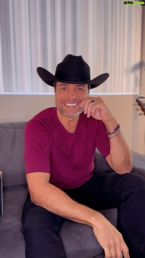 Chayanne Instagram - Una sorpresa para otra sorpresa 🙈🤠 #Chayanne