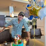Chayanne Instagram - Celebrando la vida y la buena energía ❤️Gracias por sus mensajes de cariño! Un fuerte abrazo, los quiero! 🇵🇷🌞🎂
