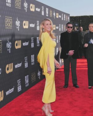 Chelsea Handler Instagram - Tune in to the CW for the 29th annual Critic’s Choice Awards at 7pm.