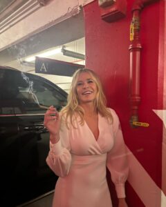 Chelsea Handler Instagram - This pretty much sums up my relationship with @kevinhart4real who I helped award the Mark Twain Prize last night. Took one of my babies with me to DC AS A FAVOR to KEVIN and bumped into some really fun people who my Buddha got to take pics with. The night obviously ended with Kevin and I arguing about how many children he has with Nick Cannon. Congrats to Kevin, who is one person who can always make me laugh, “Shut the duck up, Chelsea! Why are you like this?” I ended my night the usual way.