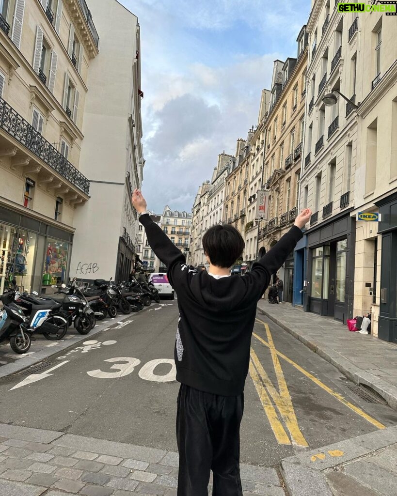 Chenle Instagram - Paris~~~~❤️(chapter 1)