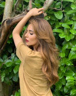 Cheryl Cole Instagram - Just hanging off a tree, as you do. Hair looks good though 😜 @easilockshair