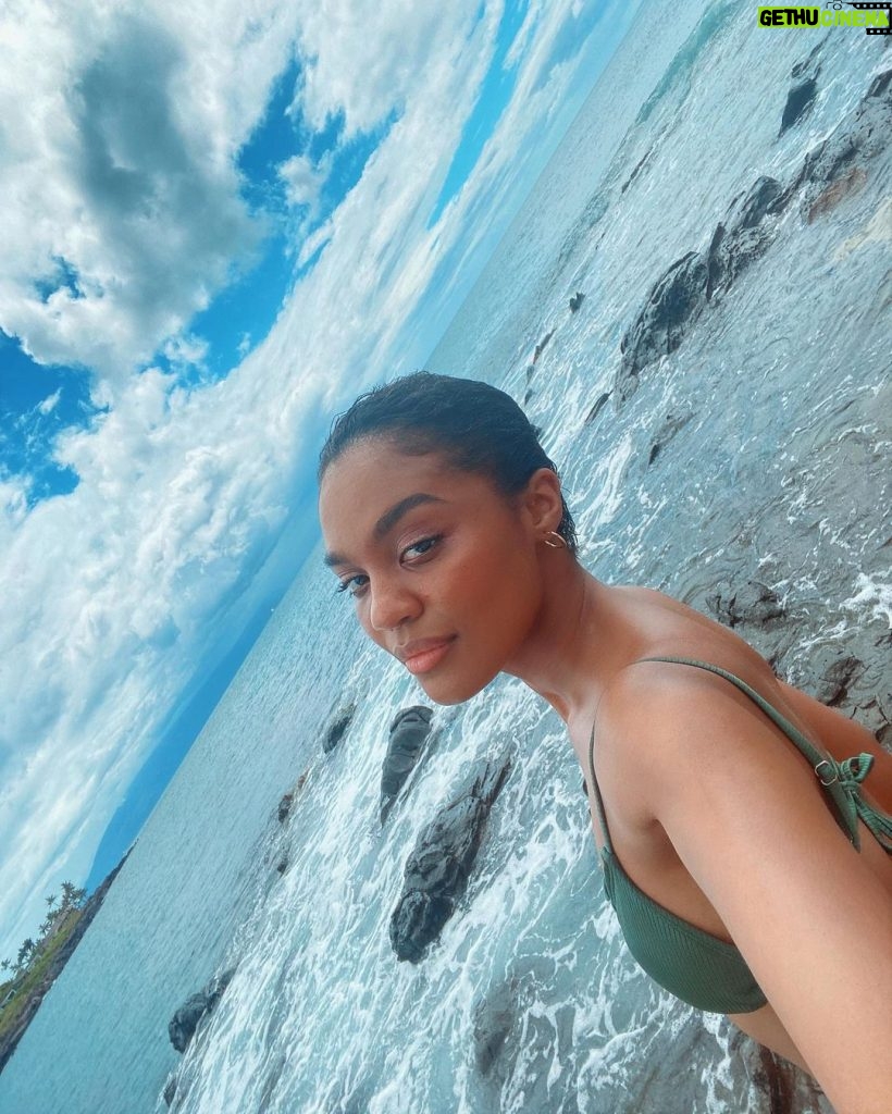 China Anne McClain Instagram - i learned more in 2022 than i ever have in a single year. thank You God, for growing me. i couldn’t do this without You. 🤍 Napili-Honokowai‎ Bay
