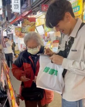 Chinnarat Siriphongchawalit Instagram - non-stop eating at feng chia
