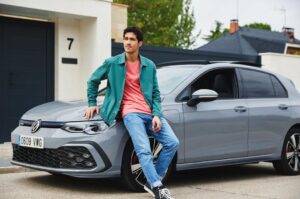 Chino Darín Instagram - Podría directamente vivir dentro de mi #GolfGTE y no extrañaría nada del mundo exterior.
@vw_es