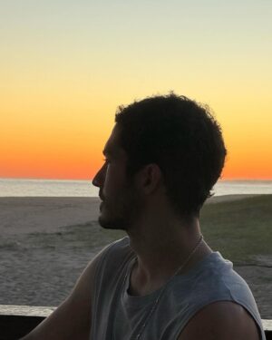 Chino Darín Instagram - Al este de acá nomás