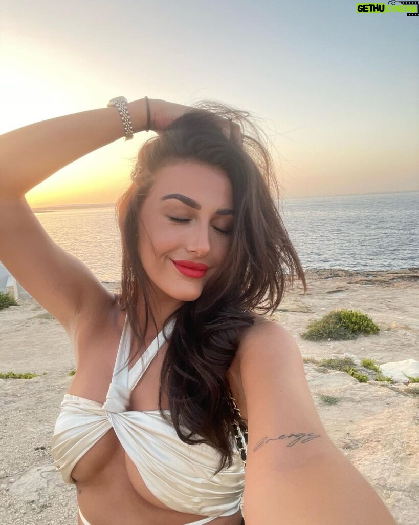 Chloe Veitch Instagram - Classy girls have more fun? I don’t think so m8 tricked ya Malta