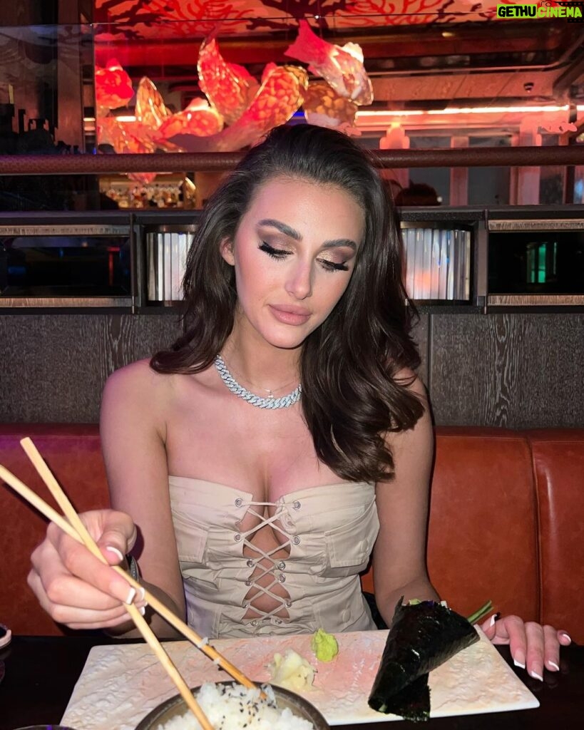 Chloe Veitch Instagram - Toxic trait no 2. Thinking I can eat w/ chopsticks 🥢