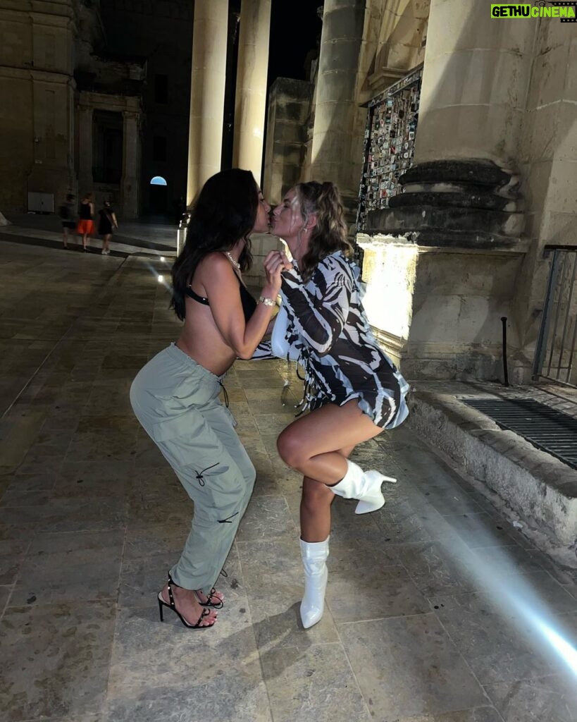 Chloe Veitch Instagram - Here’s a dump for everyone who shouldn’t get dumped🤍🇲🇹⚡ Valletta, Malta