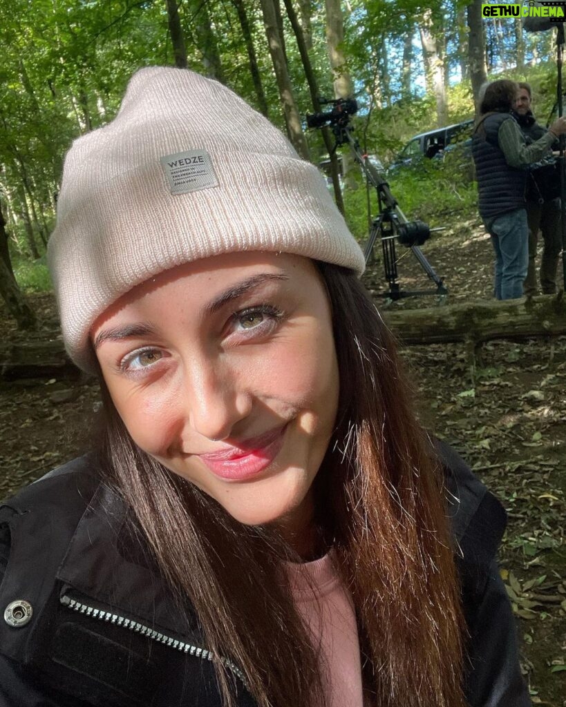 Chloe Veitch Instagram - Having 2 million of you guys on here has really pushed me to be more vulnerable on who I am as a person and what led me to this point in my career and life, it’s really important that I influence the right things, the IMPORTANT things, I really want to try and destigmatise sobriety and mental health. Share my voice with you guys and use my platform for good! & most importantly open up to you guys about my journey being sober, my ADHD diagnosis and all my advice I would give to anyone battling any of the above through my own journey. You are not alone, there is a light at the end of the tunnel and if I can inspire someone or help someone by writing this then my heart is full🤍 Thank you @officialwondermind for allowing me to share this with everyone 🎙️