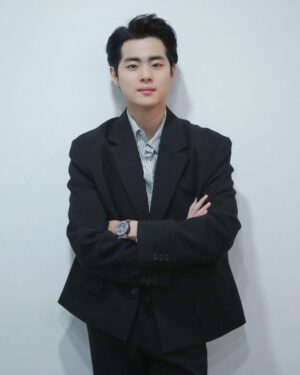 Cho Byeong-kyu Instagram - 따듯하게 기사 써주신 많은 기자님들 감사드려요 
재미있던 인터뷰 시간이였어요 감사합니다.