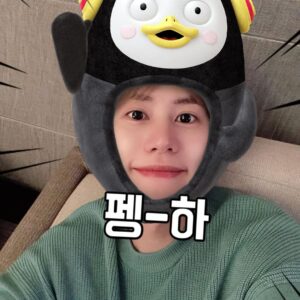 Cho Kyu-hyun Instagram - 규-하!!!! 사진어플에 재밌는게 많아졌어요!!! 요새 뮤지컬 준비 올인.. 은근슬쩍 #웃는남자 #규윈플렌 #조커
