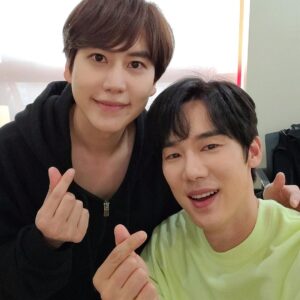 Cho Kyu-hyun Instagram - D-3... ‘프로젝트 : 계’(PROJECT : 季) 가을 프로젝트!!! 내 마음을 누르는 일... 거의 다왔다^^ 연석이형의 명품 연기와.. 저의 ... 잔잔한 음색의 만남 허허헣 #규현 #유연석 #내마음을누르는일 #가을