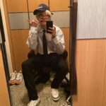 Cho Seung-youn Instagram - 서서 찍으니까 안나와서... 앉아서..