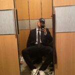 Cho Seung-youn Instagram - 서서 찍으니까 안나와서... 앉아서..