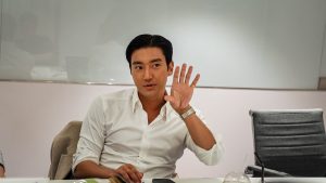Choi Si-won Instagram - [SMile Music Festival] 영상 심사 현장

지난 월요일에는 2023 SMile Music Festival
참가팀 선발을 위한 영상 심사가 진행되었습니다.
저와 함께 댄스·보컬·밴드 전문 트레이닝 선생님,
SM 실무진이 모인 자리였네요. 

참가팀의 영상과 지원서를 꼼꼼하게 검토하며
음악에 대한 꿈과 열정을 확인할 수 있었던 뜻깊은 시간이었습니다. 

2023년 SMF의 뽑히신 여러분 진심으로 축하합니다. @sm.smile.official