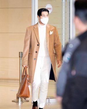 Choi Si-won Instagram - 잘 도착했습니다. 며칠 사이 많이 추워졌네요. 오늘 공항에서 반겨주신 모든 분들 감사합니다. 조심해서 들어가세요. 🙆🏻‍♂️