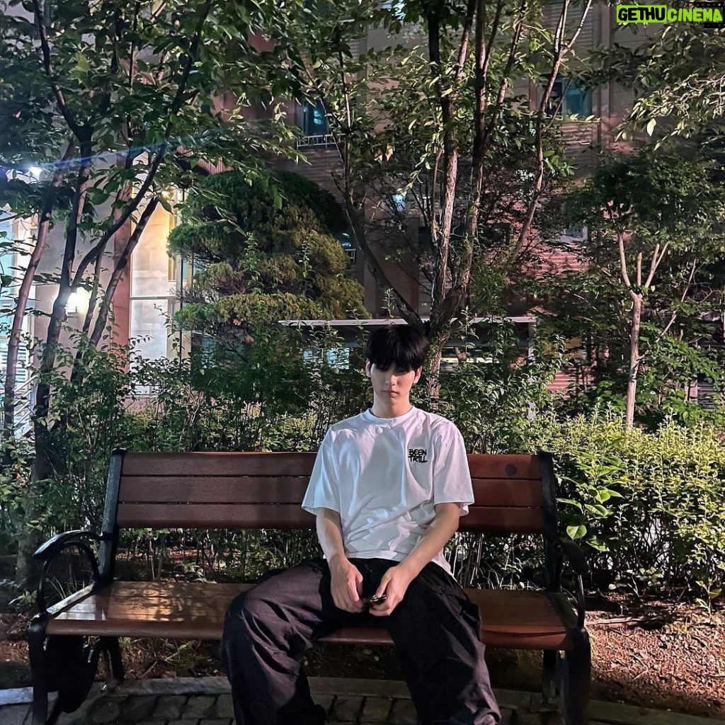 Choi Soo-bin Instagram - 여름밤 산책🍦