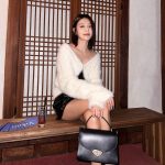 Choi Soo-young Instagram - #MulberryxFrieze91 #Mulberry #멀버리 @mulberryengland 🌙
