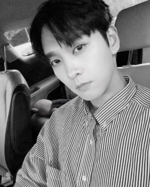 Choi Tae-joon Instagram - 셀카.. 오랜만👋🏻