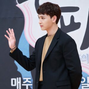 Choi Tae-joon Instagram - 오늘밤 10시 수상한 파트너!! SBS수목 10시!! 사진 멋지게 찍어주셔서 감사합니다!!!👍