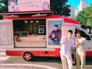 Choi Tae-joon Instagram - 무더운 날 큰 웃음을 준 선빈찡 감사합니다 같이 사진찍어주신 훈남 민이형 ❤️ 감사합니다 훈남정음 화이팅 스케치 화이팅