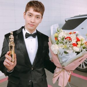 Choi Tae-joon Instagram - Happy new year!! 새해 복 많이 받으세요 2018년 늘 건강하고 행복하세요 30일 31일 모두 시상식에 참석 할 수 있다는것만으로 참 행복했습니다 수상소감은 매번 너무나 떨려 감사한분들을 한분 한분 언급하지 못하는것 같아요 . 꼭 한분 한분 따로 연락 드리겠습니다. 무엇보다 팬 여러분 진심으로 감사합니다 . 2018년엔 더욱 성장하고 멋진 모습 보여드릴게요 2018년 1/1! 행복한 하루 되세요