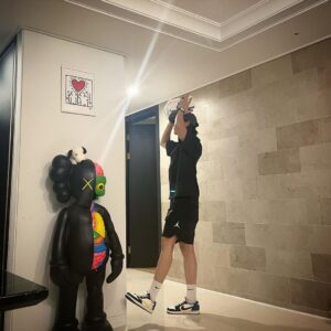 Choi Tae-joon Instagram - #nike
#travisscott 
#🤘🏻