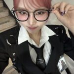 Choi Ye-na Instagram - 예나 사원 뮤뱅 출근 완료🖤🤍