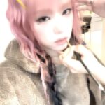 Choi Ye-na Instagram - 예나 어디가요☀️⁉️ 인기가요💗🎤