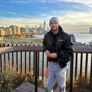 Chris Hughes Instagram - Solo trip to NYC has come to an end 🥲🇺🇸 It was nice to spend time with myself, which I’m still working on. I made some new friends too, whilst also engaging in the awkwardness of asking strangers to take photos of me 📸 Thanks to the people who helped me feel less of a snail in a big big city 🤍 ps, a British driving licence to an American is a real piece of art 💫 #NYC #NewYorkCity