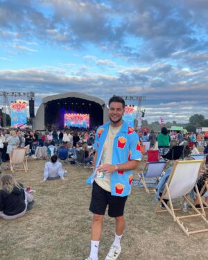 Chris Hughes Instagram - Remembering the legend @carolineflack 💙🥹 and what an amazing event @flackstock, raising so much money for amazing charities! Fitting final song! Thanks @mcdonaldsuk for the special invite x