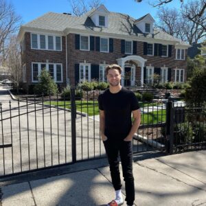 Chris Hughes Instagram - The ‘Home Alone’ House; can’t tell you how buzzing I was to be here 😍 ps second pic kinda obligatory