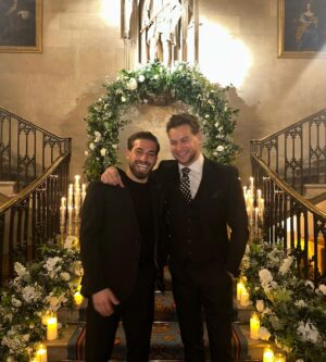 Chris Hughes Instagram - This week was a wholesome one 📸 

Beauty awards, facials and an amazing wedding. @almurph18 + @woodyandkleiny, that was one of the best weddings I’ve witnessed, a real movie 🥹🫶🏼 Good old week 🤝🏼
