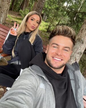 Chris Hughes Instagram - #StandUpToCancer 🫶🏼 a solid dump; I’ve had a blast in life recently, all for the greatest of causes. Cried maybe 10x, all worth it though, but we filmed a smash, and I hope you all love it. Coming soon 🎥 ps: my shorts were see-through so had to lay down x

Best production to work with, thank you every single one of you for everything!
