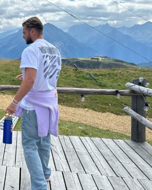 Chris Hughes Instagram - #StandUpToCancer 🫶🏼 a solid dump; I’ve had a blast in life recently, all for the greatest of causes. Cried maybe 10x, all worth it though, but we filmed a smash, and I hope you all love it. Coming soon 🎥 ps: my shorts were see-through so had to lay down x

Best production to work with, thank you every single one of you for everything!