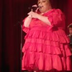 Chrissy Metz Instagram - The happiest moments 🥺 we’re back TOMORROW in Chicago, Wednesday in Atlanta, and Thursday in Nashville!! Get tickets for these last three shows at the link in my bio. ❤️ 🎥: @garrettrizan Chicago, Illinois