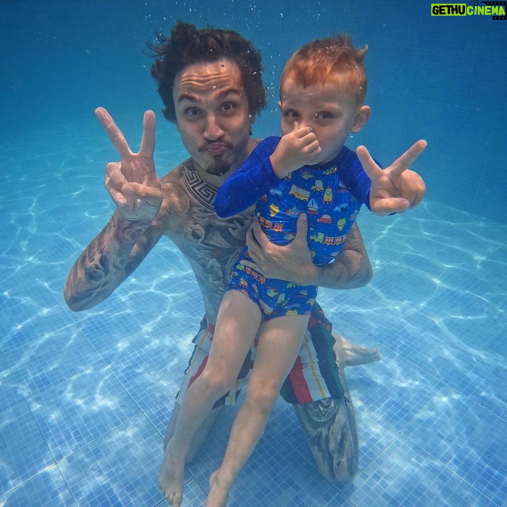 Christian Figueiredo Instagram - casa nova, piscina nova, vida nova, tudo novo… estamos felizes e gratos pela VIDA, sempre! ❤️