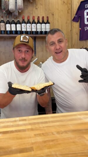 Christian Vieri Instagram - Bada che coppia 😎 
Schiacciata+Birra 🍺 Accoppiata da veri bomber ⚽️🔝