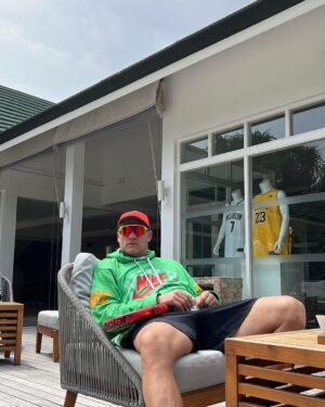 Christian Vieri Instagram - Ernia cervicale  c3 c 4 🎾 ora ci riposiamo un po’ 😩😩😩