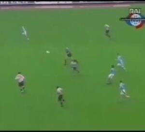 Christian Vieri Instagram - Secondo voi meritavo il goal ??? ⚽️⚽️⚽️ Lazio - Juventus