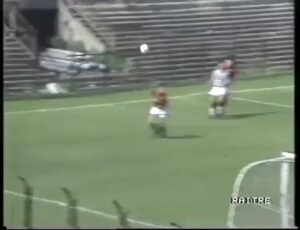 Christian Vieri Instagram - Super vintage 😂😂😂 derby primavera  TORINO - JUVENTUS ⚽️ rosso si o no ???? 😂😂😂😂😂