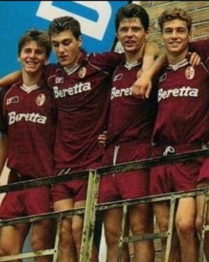 Christian Vieri Instagram - Torino primavera 1992 @torinofc1906 ⚽️⚽️⚽️⚽️⚽️