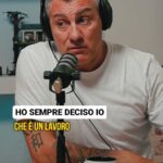Christian Vieri Instagram - Io ho capito una cosa, forse prima degli altri: è un lavoro. Tutte le bandiere che conosco io l'hanno preso solo nel c**o 😅🔥⚽️ @christianvieri è passato dal BSMT. Una chiacchierata che va davvero oltre ciò che siamo abituati a vedere e sentire. Ciò che più mi ha colpito di Bobo oltre alla sua carriera, i suoi goal, la sua storia personale e le sue avventure, è l'autenticità con cui ha sempre affrontato la vita ma sopratutto la sua capacità di intercettare e comprendere il futuro. Qualcosa di raro tra gli atleti ed ex atleti di quel livello. Ogni cambiamento della società, tecnologico e umano, che spesso viene vissuto da molti con paura e diffidenza, da Bobo è vissuto come un'opportunità e questa cosa cambia tutto. Puntata atomica 💪🏻 NON PERDERTI L'EPISODIO COMPLETO SU YT E SPOTIFY #PassaDalBSMT 🚨🚨 @bsmt_basement