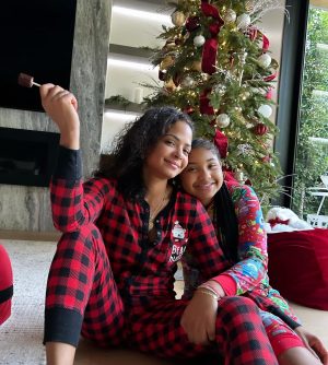 Christina Milian Instagram - Good Morning and Merry Christmas! Praying you all feel an extra dose of joy through  the coming year!  May your hearts be filled with light! Lots of love from our family to yours. 🎁🎄✨
