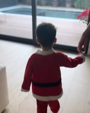 Christina Milian Instagram - Good Morning and Merry Christmas! Praying you all feel an extra dose of joy through  the coming year!  May your hearts be filled with light! Lots of love from our family to yours. 🎁🎄✨