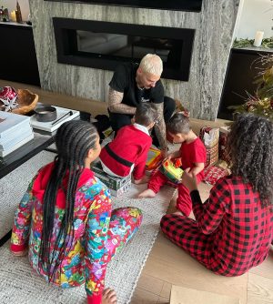 Christina Milian Instagram - Good Morning and Merry Christmas! Praying you all feel an extra dose of joy through  the coming year!  May your hearts be filled with light! Lots of love from our family to yours. 🎁🎄✨