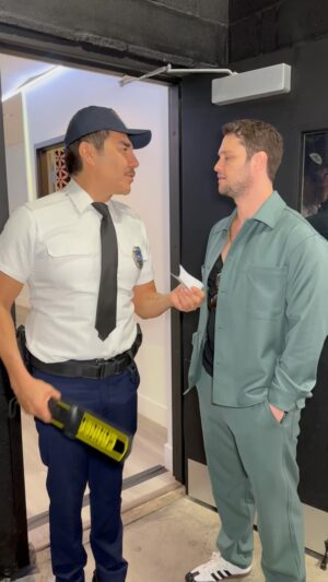 Christopher Von Uckermann Instagram - Se filtra el video del incómodo momento que le hicieron pasar a @christophervuckermann en #PremioLoNuestro #RBD #Miami